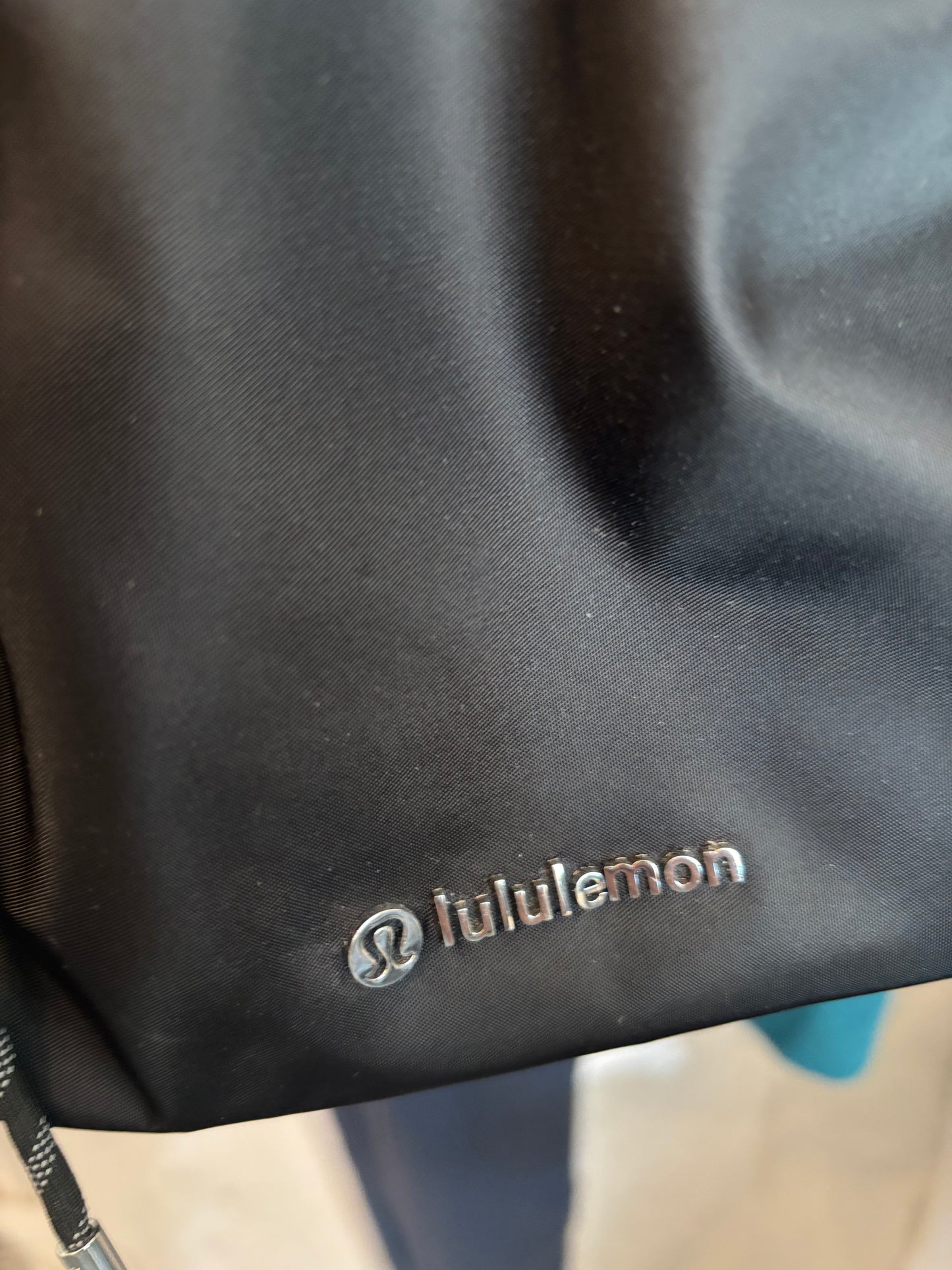 Lululemon Drawstring Bucket Crossbody Bag (5L) Includes Clippable Nano Pouch