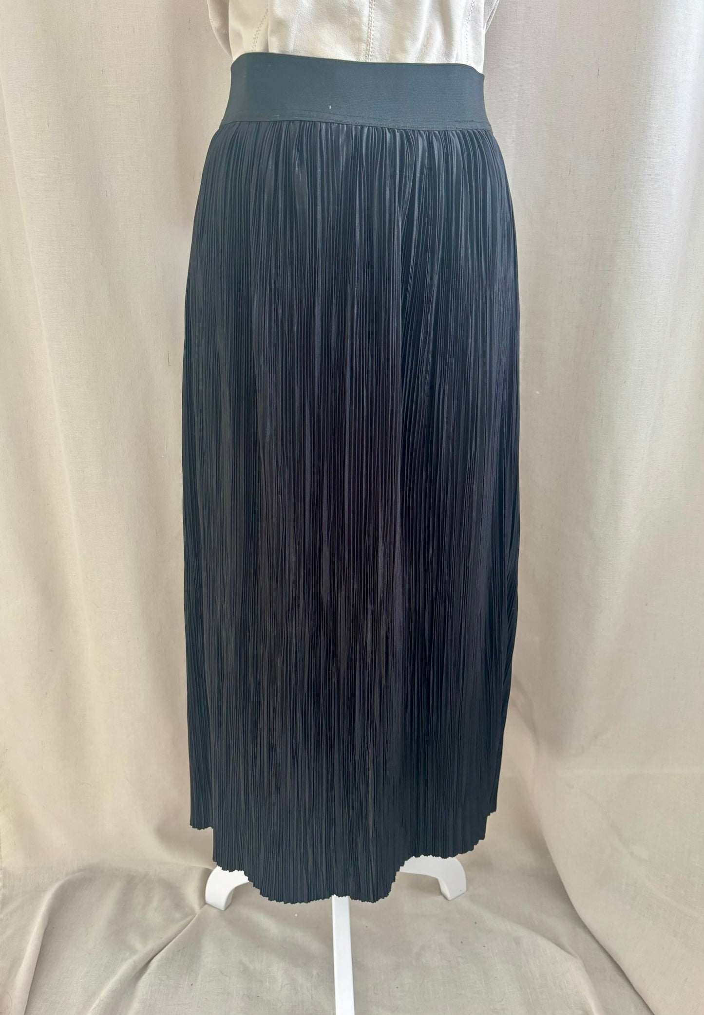 Dynamite Pleated Black Midi Skirt | Size M