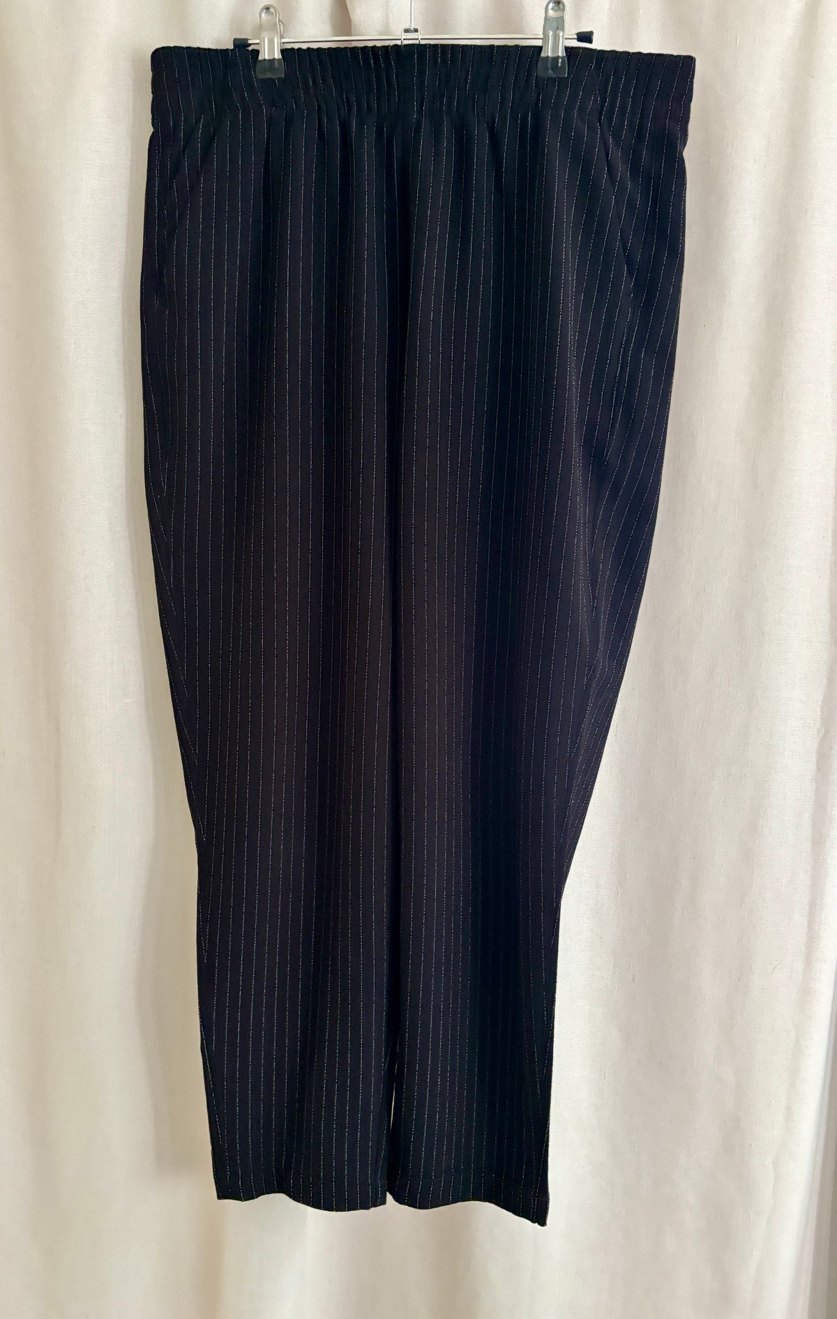 Abercrombie & Fitch Pinstriped Cropped Dress Pants — M