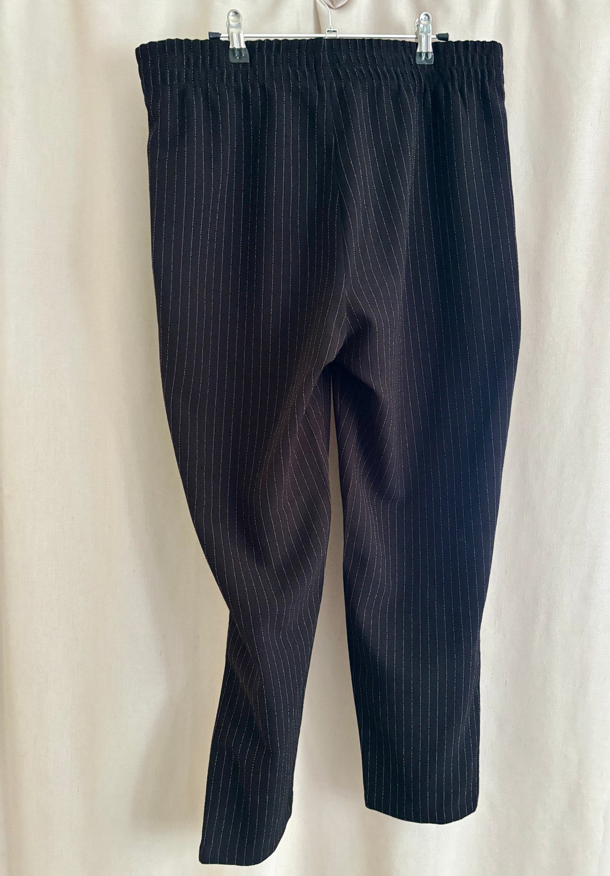 Abercrombie & Fitch Pinstriped Cropped Dress Pants — M