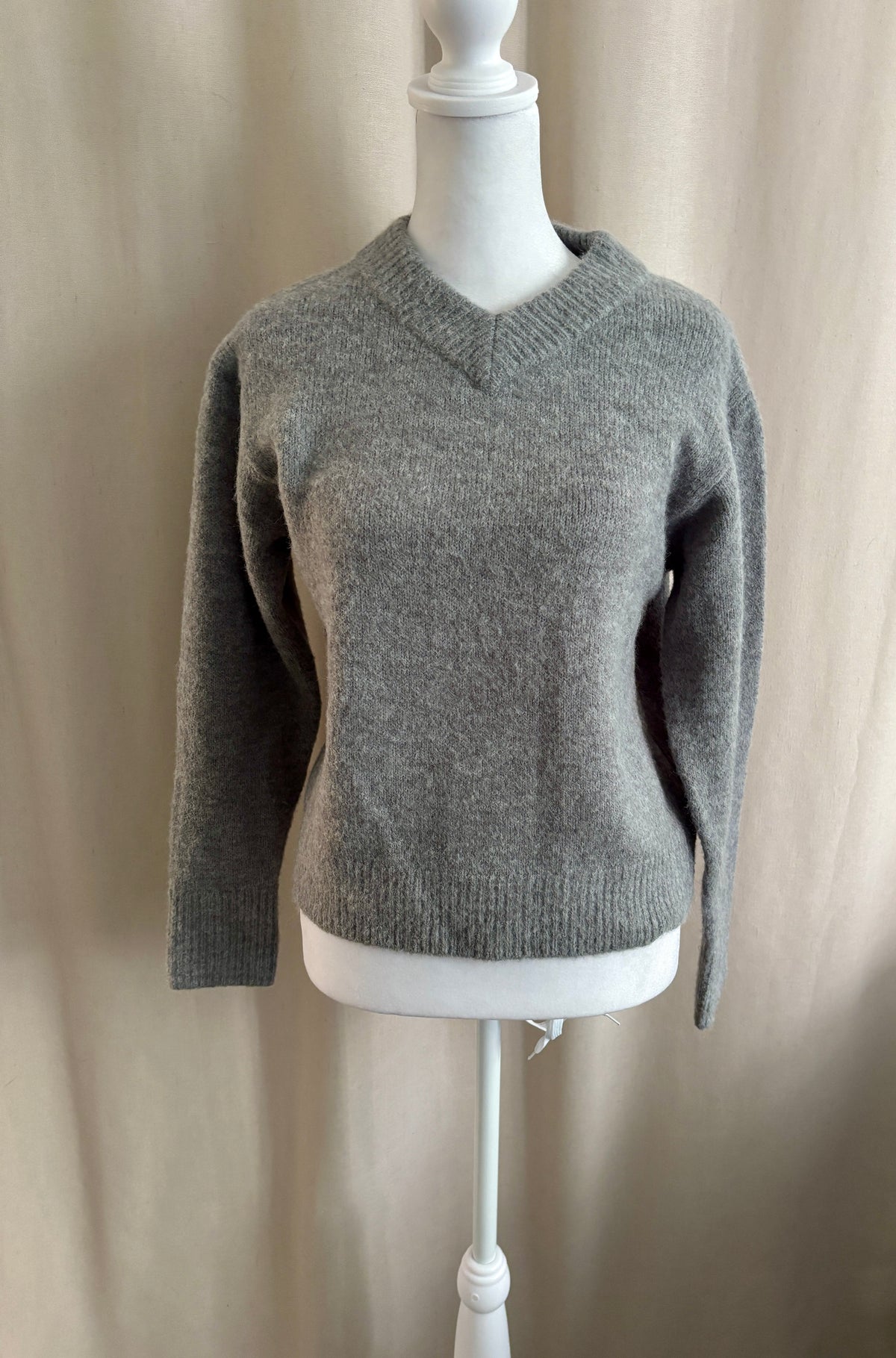 RW&CO V-Neck Sweater — Size XS