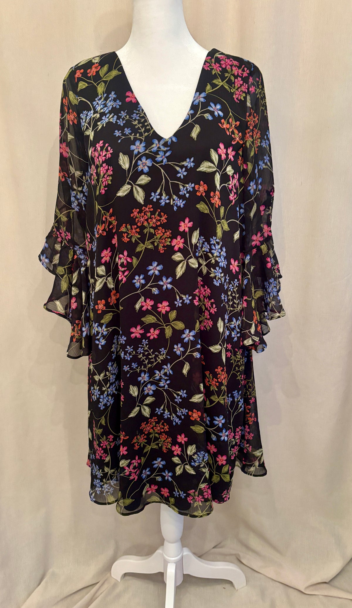 Calvin Klein Floral V-Neck Dress — Size 10