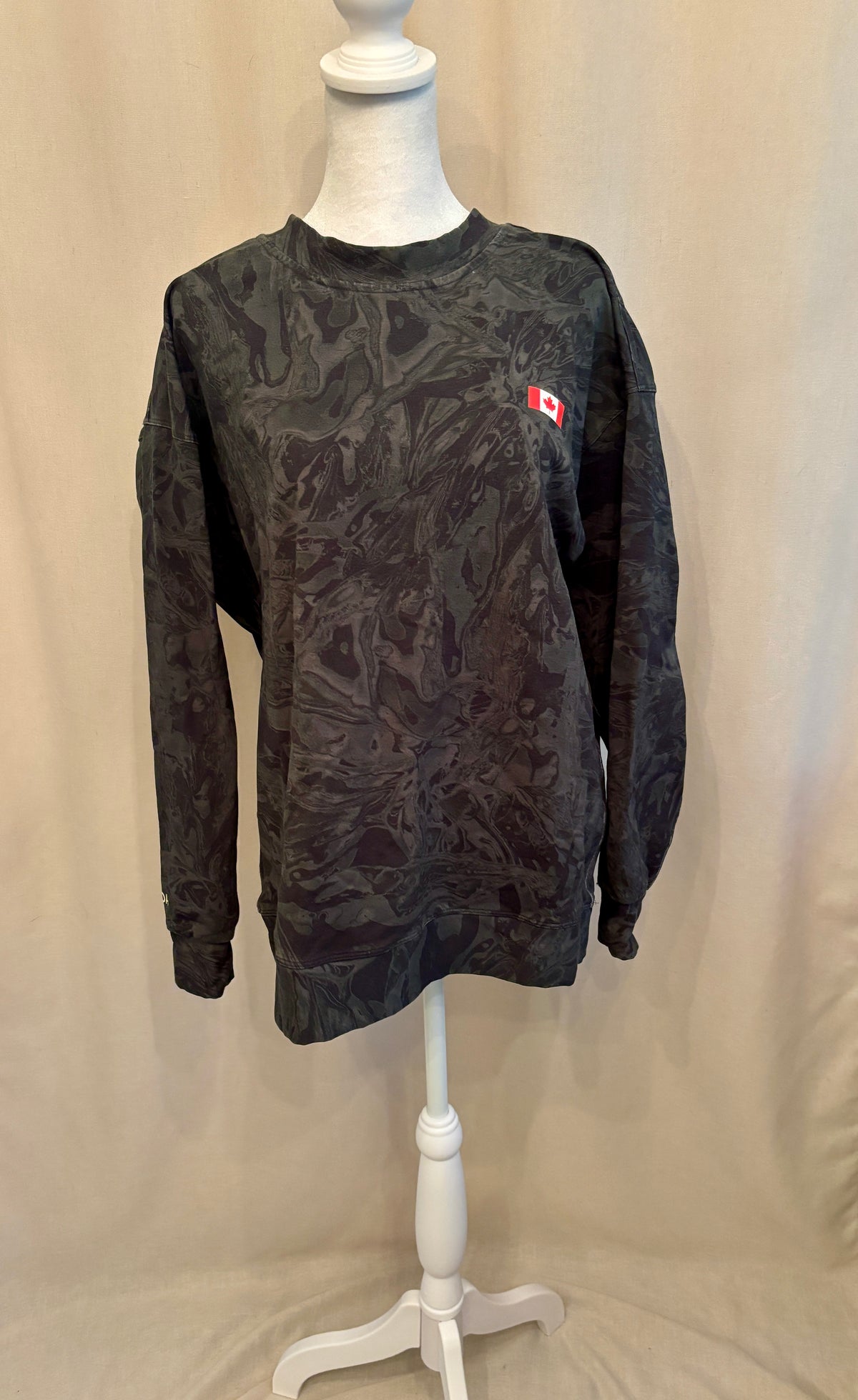 Lululemon Team Canada Perfectly Oversized Crew — Size 6