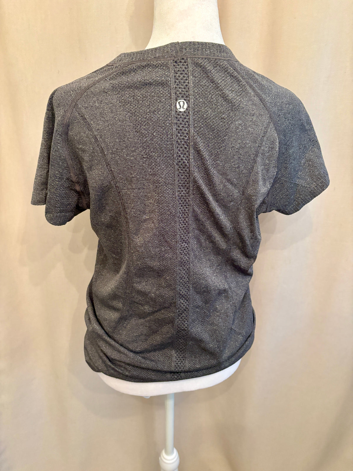 lululemon Swiftly Tech Short-Sleeve Shirt — Size 8