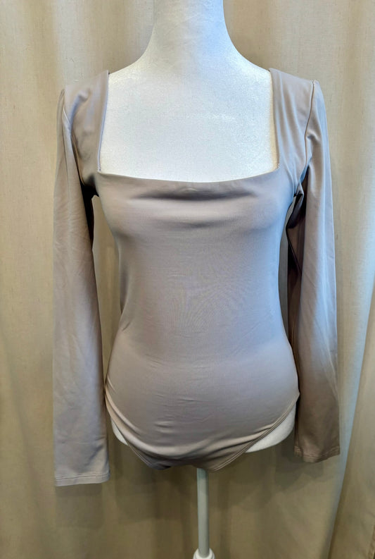 Babaton Contour Square Neck Long Sleeve Bodysuit | Size L
