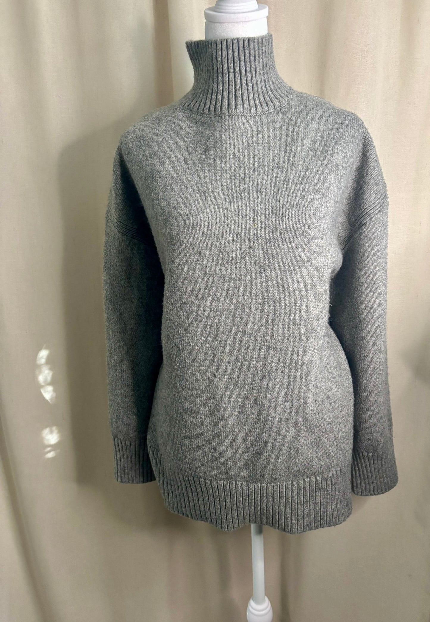 H&M Grey Turtleneck Sweater | Size M
