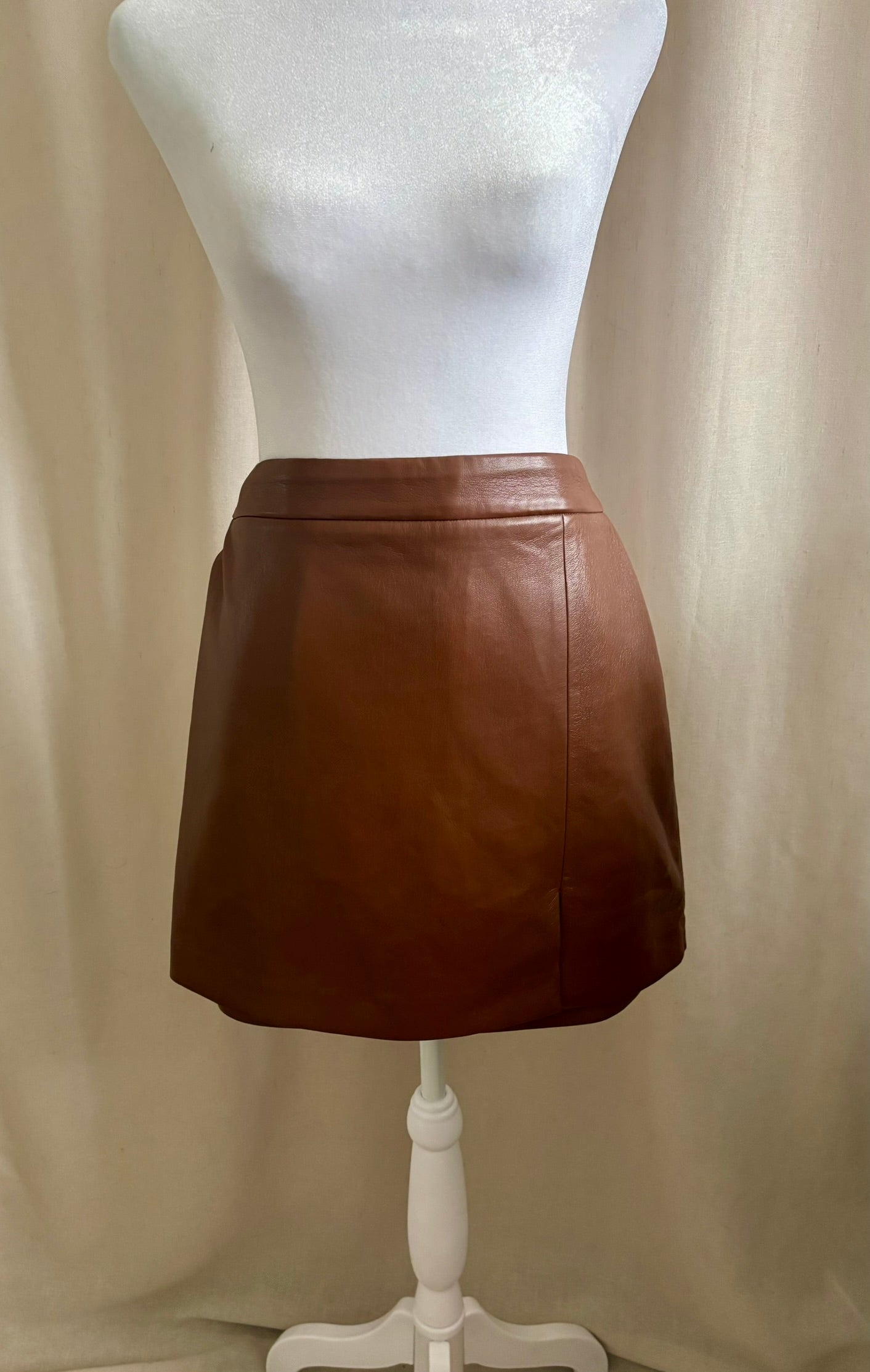 Wilfred Patio Vegan Leather Mini Skirt | Size 10