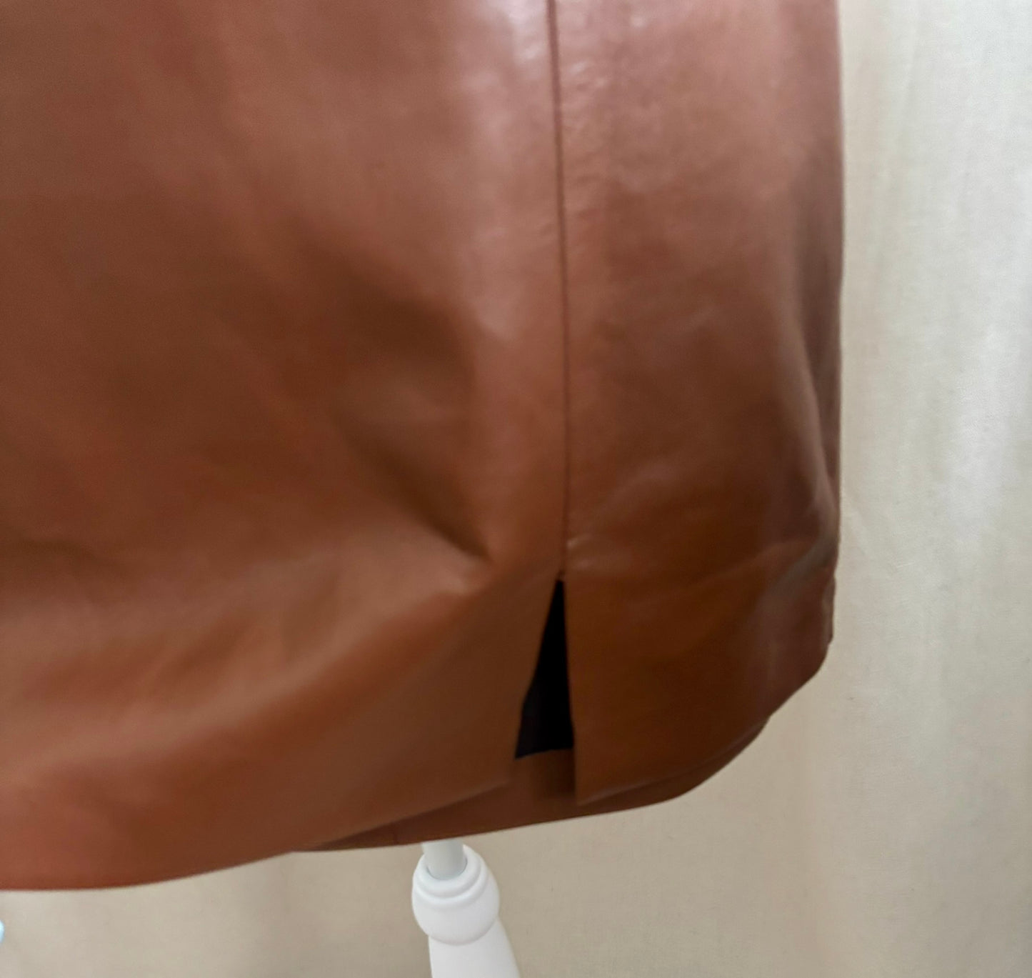 Wilfred Patio Vegan Leather Mini Skirt | Size 10